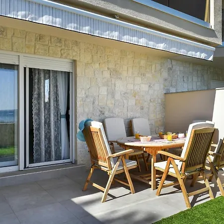 Crowonder Beachfront Blue Bay With Jacuzzi- A2 Privlaka (Zadar)