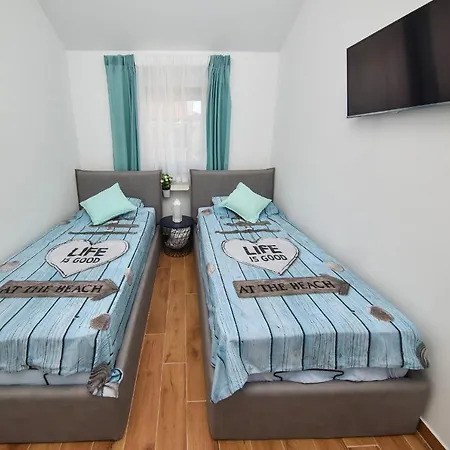 Crowonder Beachfront Blue Bay With Jacuzzi- A2 Villa Privlaka (Zadar)