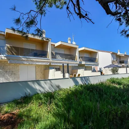 Crowonder Beachfront Blue Bay With Jacuzzi- A2 *