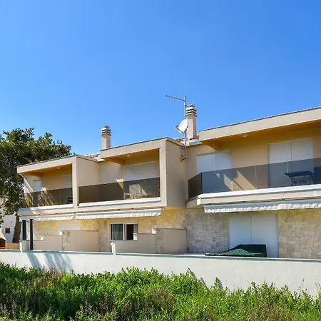 Villa Crowonder Beachfront Blue Bay With Jacuzzi- A2 *
