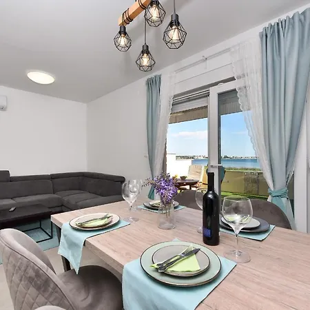 Villa Crowonder Beachfront Blue Bay With Jacuzzi- A2