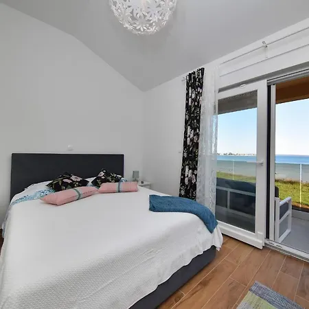 Crowonder Beachfront Blue Bay With Jacuzzi- A2 Villa *