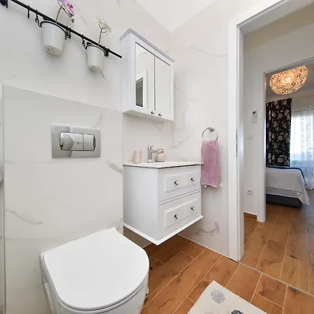 Villa Crowonder Beachfront Blue Bay With Jacuzzi- A2 Privlaka (Zadar)