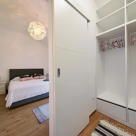 Crowonder Beachfront Blue Bay With Jacuzzi- A2 Privlaka (Zadar)