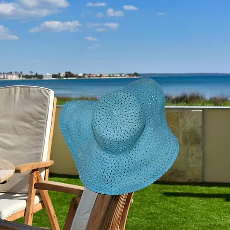 Villa Crowonder Beachfront Blue Bay With Jacuzzi- A2
