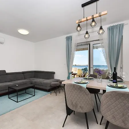 Crowonder Beachfront Blue Bay With Jacuzzi- A2 *