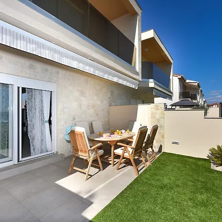 Crowonder Beachfront Blue Bay With Jacuzzi- A2 Villa *