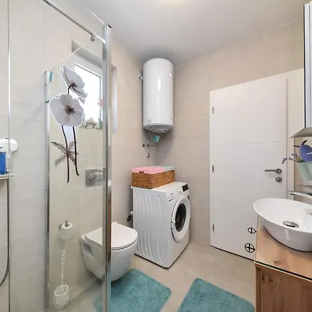 Villa Crowonder Beachfront Blue Bay With Jacuzzi- A2 Privlaka (Zadar)